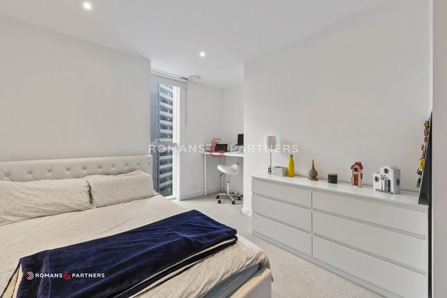 Flat to rent in Pinnacle Apartments, Croydon