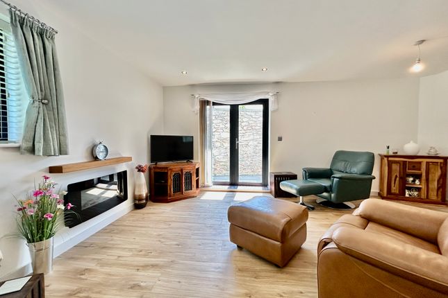 9, Museum Way, Torquay photo 4