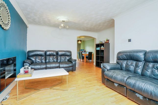 14, Hopes Farm View, Leeds photo 3