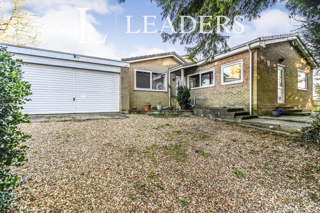 4-bed bungalow on The Bury, Bedford, £1,750/mo