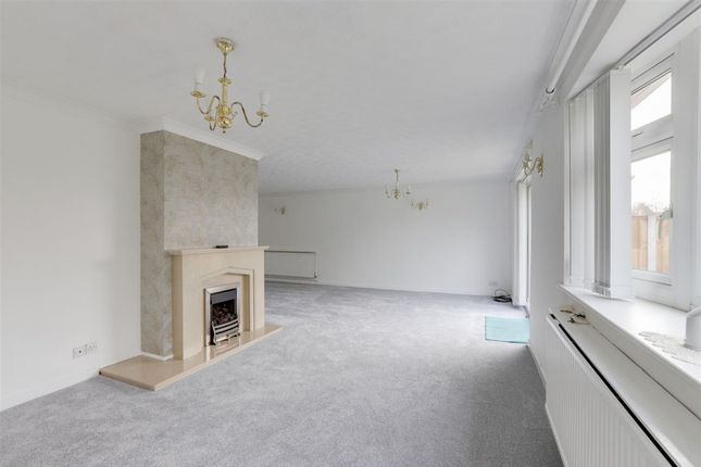11 Heath Gardens, Derby photo 4
