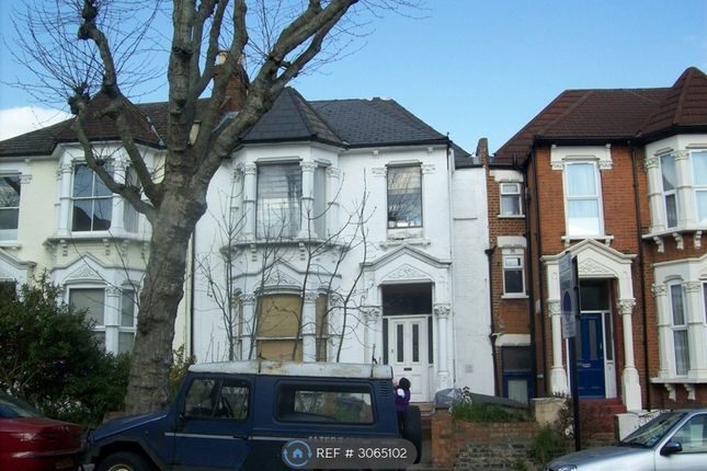Ferme Park Road, Finsbury Park photo 5