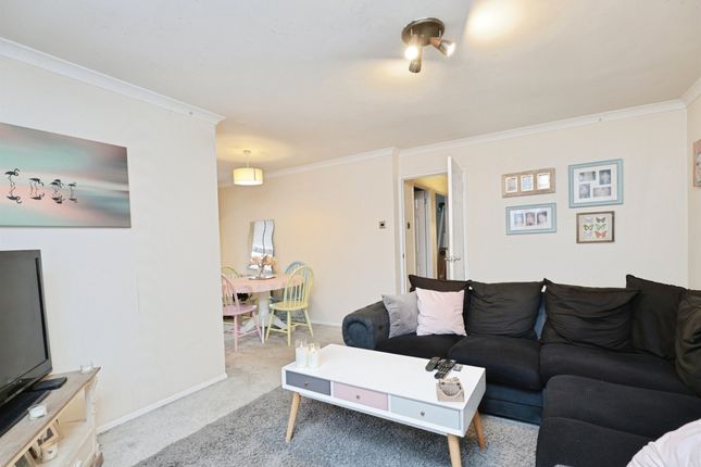 52, Southwold Road, Watford photo 4