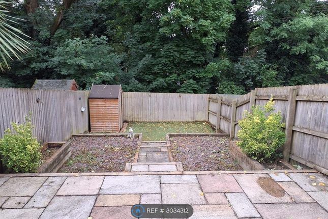 Red Cedar Close, Manchester photo 2