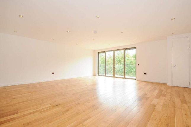 Thumbnail Flat for sale in Finchley Road, London