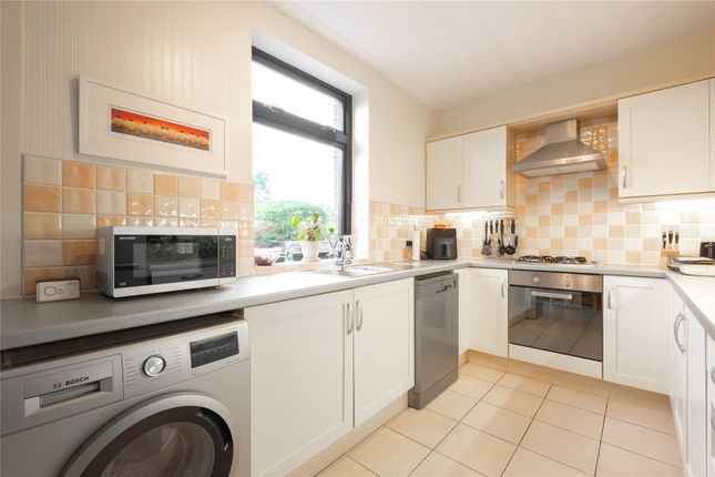 32, Hazel Grove, Huddersfield photo 3