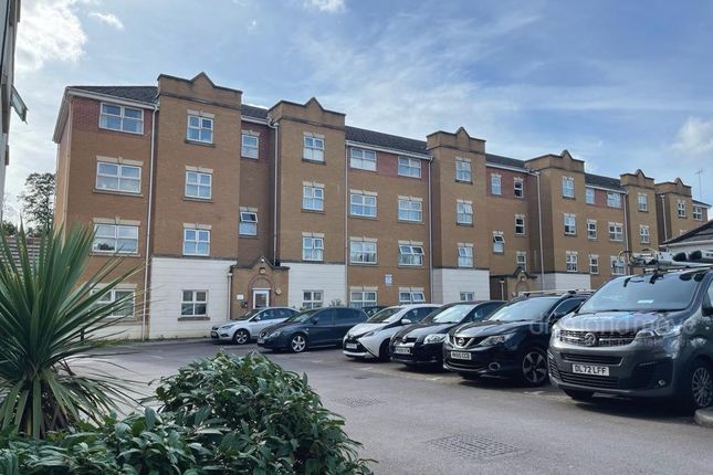 Thumbnail Flat to rent in Pickfords Gardens, Slough