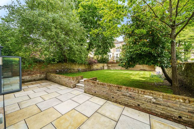 Flat for sale in Lancaster Grove, London