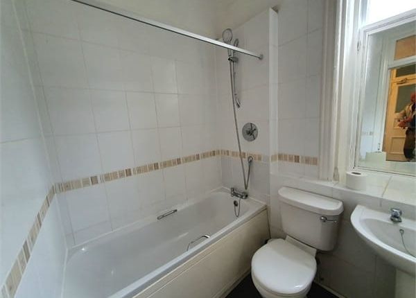 Lower Flat, Student Let, 24 High Street, Galashiels photo 5