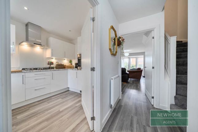 3, Greensleeves Rd, Rainham photo 5