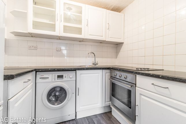 136 Summerset Gardens, London photo 4