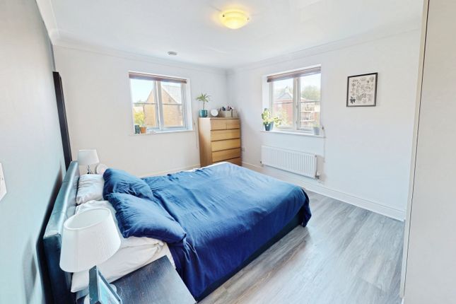 Flat 8 Sovereign House, Brookbank Close, Cheltenham photo 4