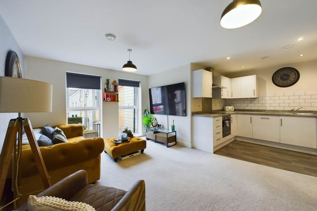 Thumbnail Flat for sale in Ebberns Road, Apsley