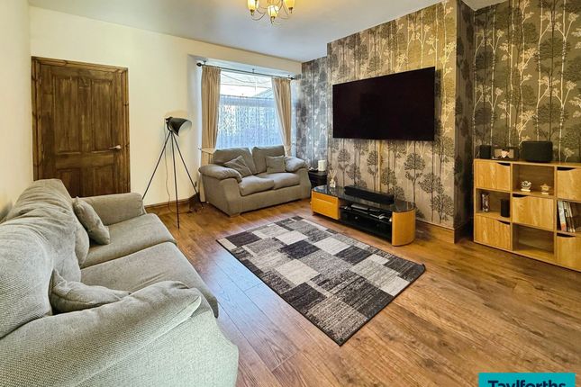 15 Lower West Avenue, Barnoldswick photo 2