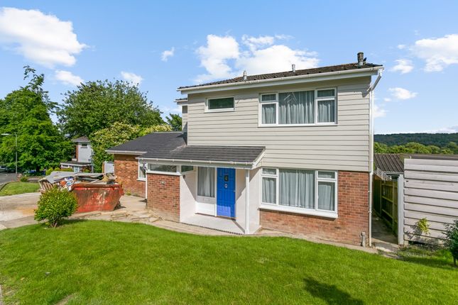 Thumbnail Detached house to rent in Barnards Hill, Marlow