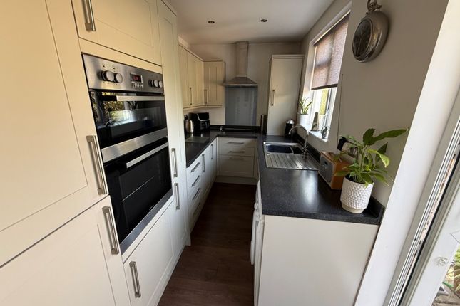 67 Avenue Road, Harold Wood, Romford photo 2