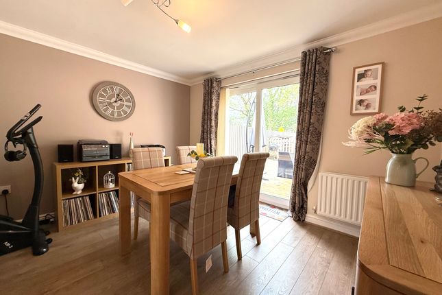 29 Glas Y Gors, Aberdare photo 4