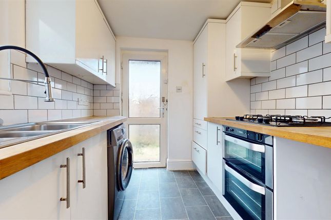 44, Vicarage Road., Milton Keynes photo 5