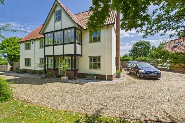 The Hawthorns, 3, Chalfont Drive, Saxmundham photo 2