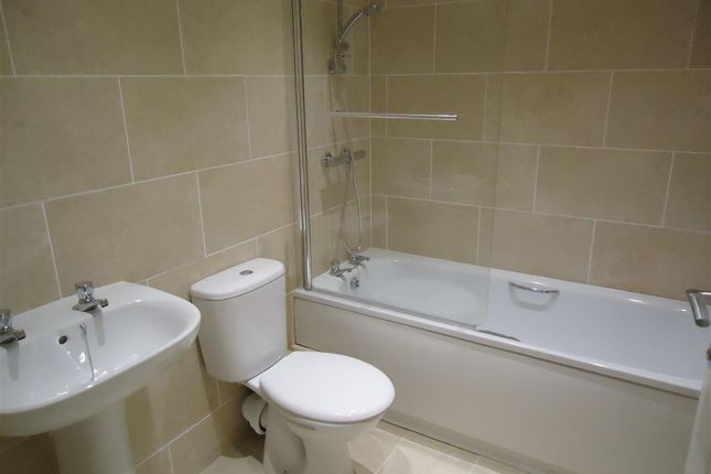 Flat 5, 23a, Willow Drive, Llanmartin photo 4