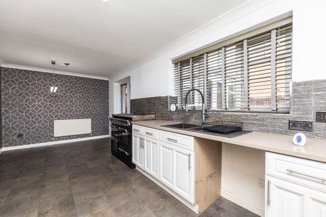 Greenbank Close, Castleford photo 4