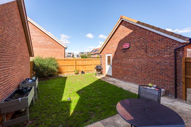 24, Dale Crescent, Kettering photo 4