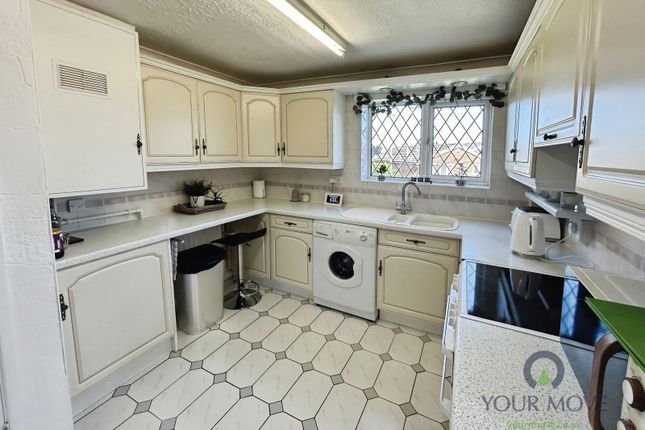 7, Rushmoor Grove, Stoke-on-Trent photo 3