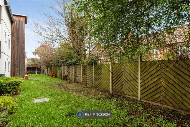 Flat, Nelson Grove Road, London photo 5