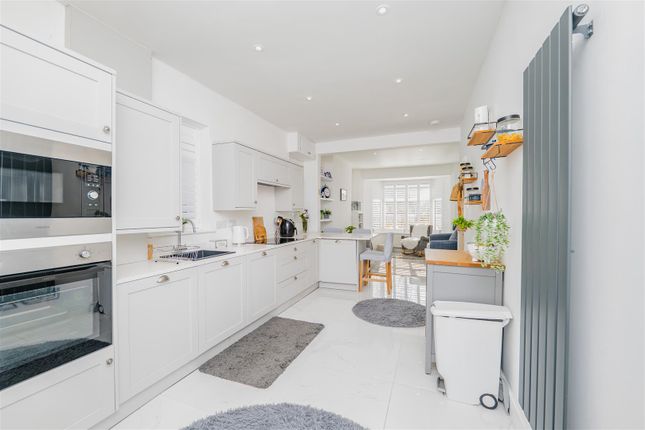 38, Pontypridd Road, Barry photo 4
