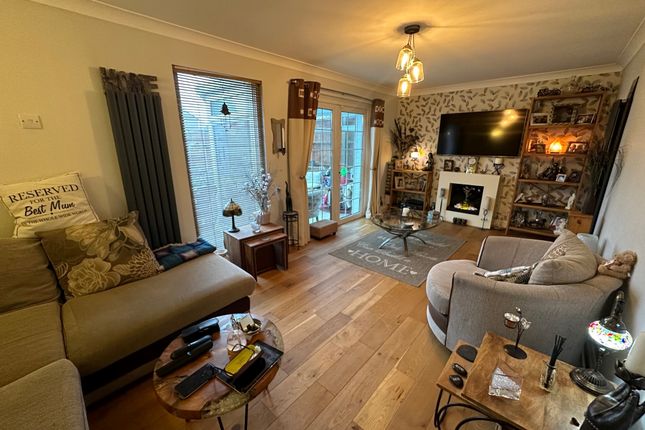 50, Tithelands, HARLOW photo 5