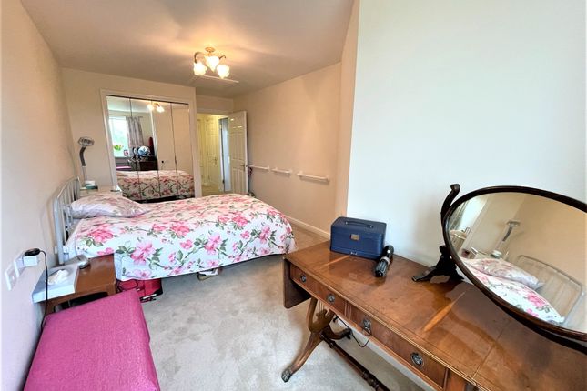 Flat for sale in North Gate Court, Biggleswade