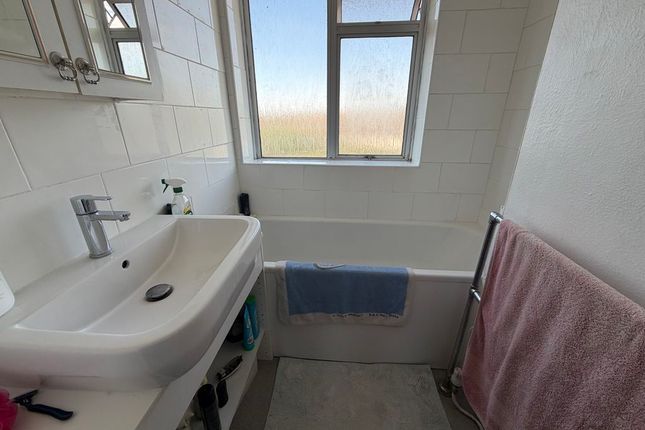 32, Teesdale Road, Dartford photo 2