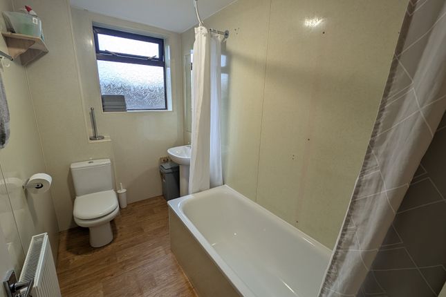Tintagel Close, Andover Hampshire photo 5