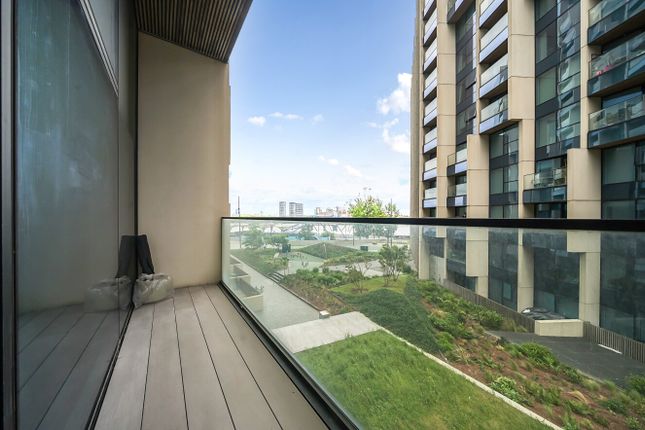 2 UPPER RIVERSIDE, Cutter Lane, London photo 3