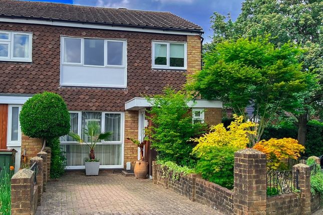 3-bed house on Thames Meadow, West Molesey, £675,000
