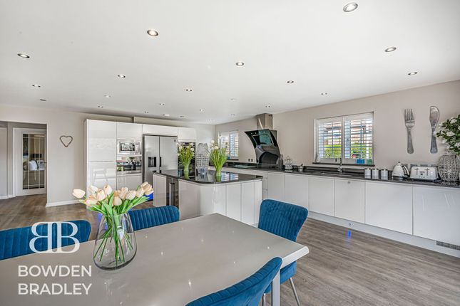 9 Harrow Close, Hornchurch photo 4