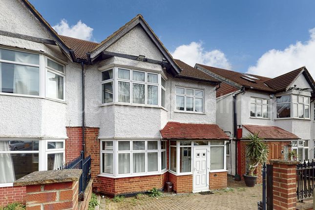 Thumbnail Property for sale in Aprey Gardens, London