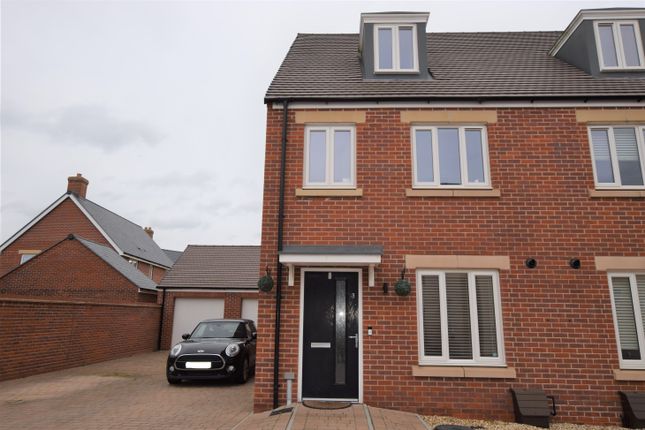 Thumbnail Town house to rent in Gibbens Croft, Biggleswade