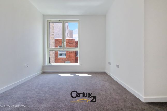Town house to rent in Benson Street, Barking