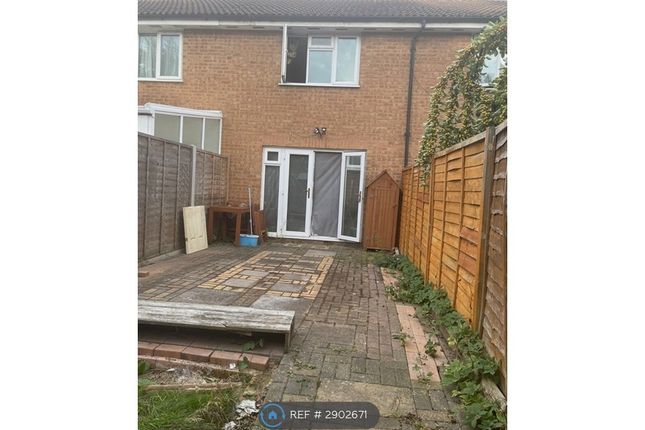 Briarwood Close, Feltham photo 5