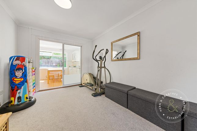 7, Hughs Close, Cardiff photo 4