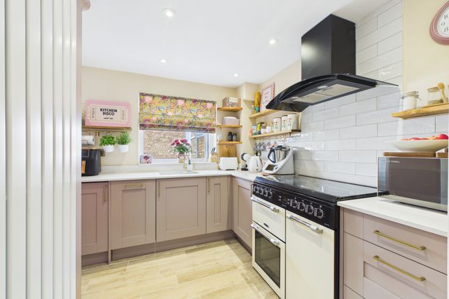 11 Brushwood Road, Horsham photo 3