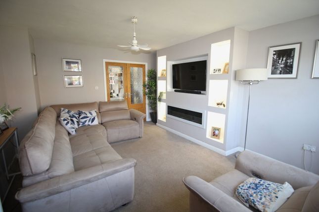 1, Highland Close, Pontefract photo 2