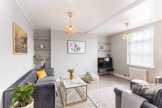 Thumbnail Flat for sale in Ainsley Street, Bethnal Green, London