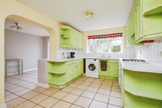84, Mably Grove, Wantage photo 3