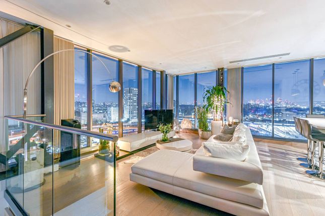 Flat for sale in Penthouse, Lumiere Apartments St Johns Hill, Battersea, London