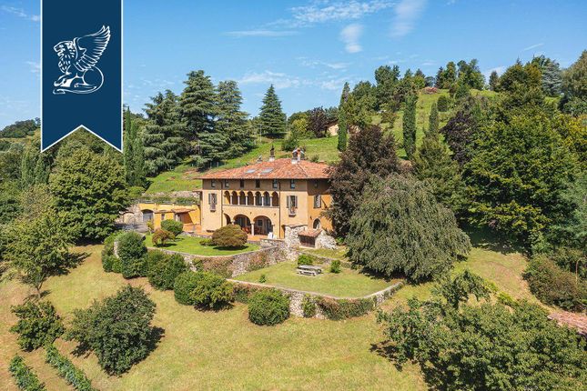 Villa for sale in Casazza, Bergamo, Lombardia