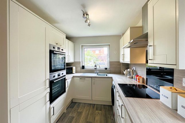 10, Almond Tree Avenue, Goole photo 3