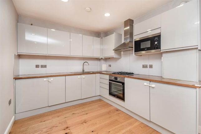 Flat to rent in Nimrod Court, 1A Farrier Place, Sutton