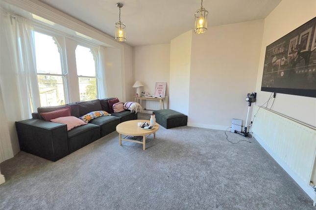 Flat 4 The Savoy, 1 Hall Bank, Buxton photo 2